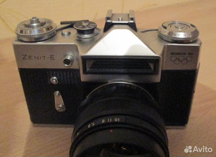 Пленочный зеркальный фотоаппарат Zenit - E
