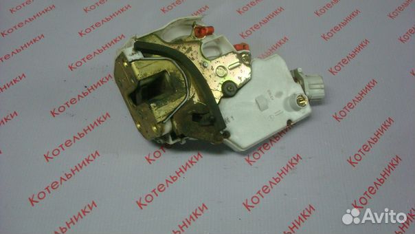 Nissan 82503-2F000 Замок задний левый