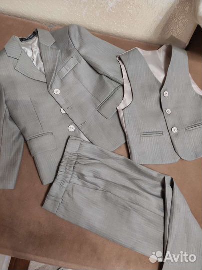 Нарядный костюм для мальчика 104-110 Италия