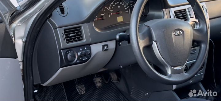 Бардачок крышка монтажного блока Приора