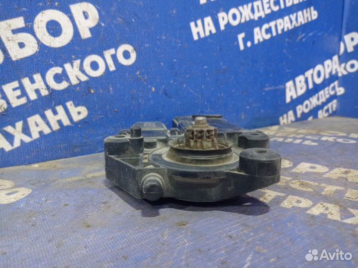 Моторчик стеклоподъемника Renault Fluence 1 седан