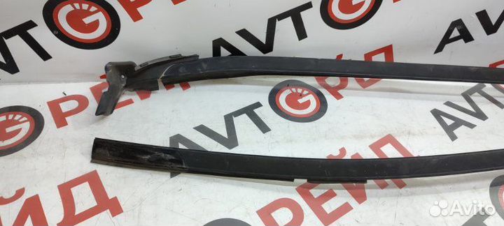 Молдинг лобового стекла Mitsubishi Airtrek CU5W