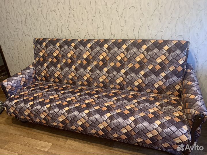 Диван с двумя креслами