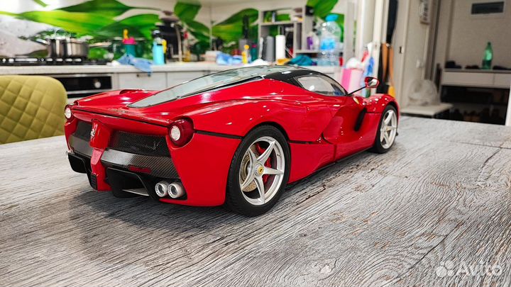 Масштабная модель LaFerrari 1:8