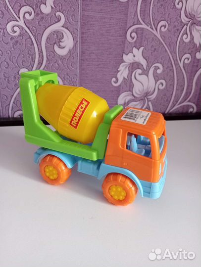 Игрушечные машинки