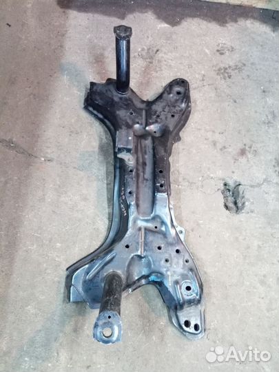Балка передняя/подрамник toyota yaris/vitz/BB