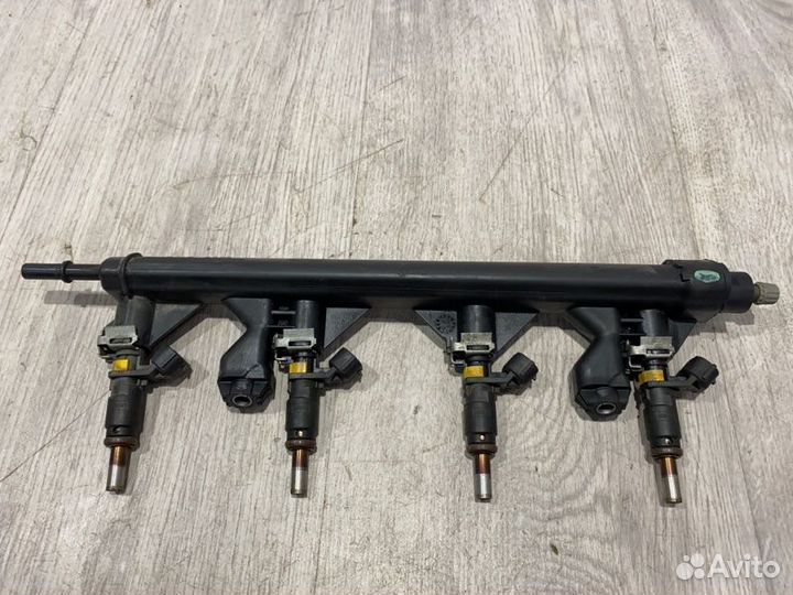 Рампа топливная с форсунками Peugeot 308 EP6 2010