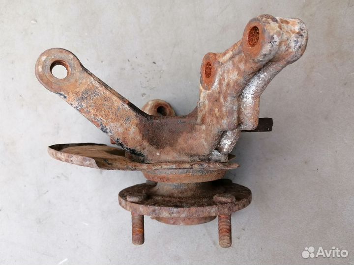 Кулак поворотный п. п. Nissan Almera Classic B10