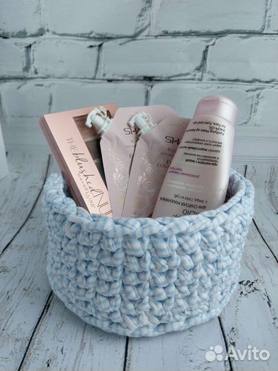 Вязаные корзинки для хранения набором