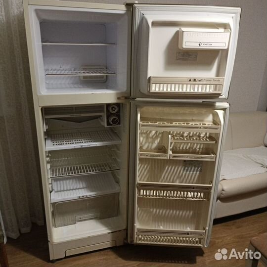 Холодильник бу привезён из Японии