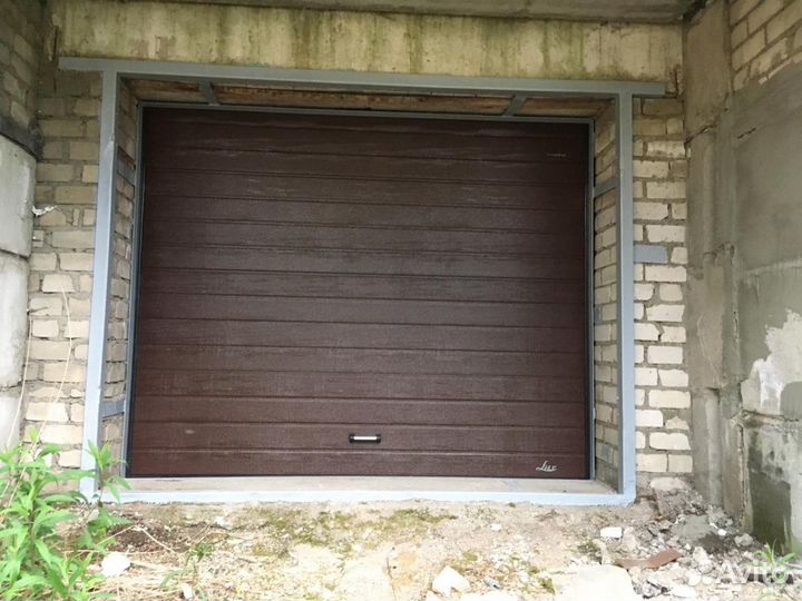 Секционные гаражные ворота с автоматикой 2800*2600