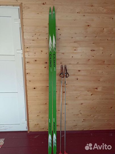 Новые пластиковые лыжи Садко и титановые палки