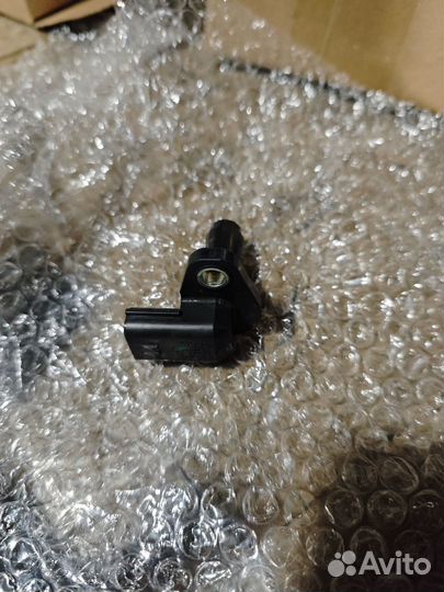 Датчик положения распредвала 31491073