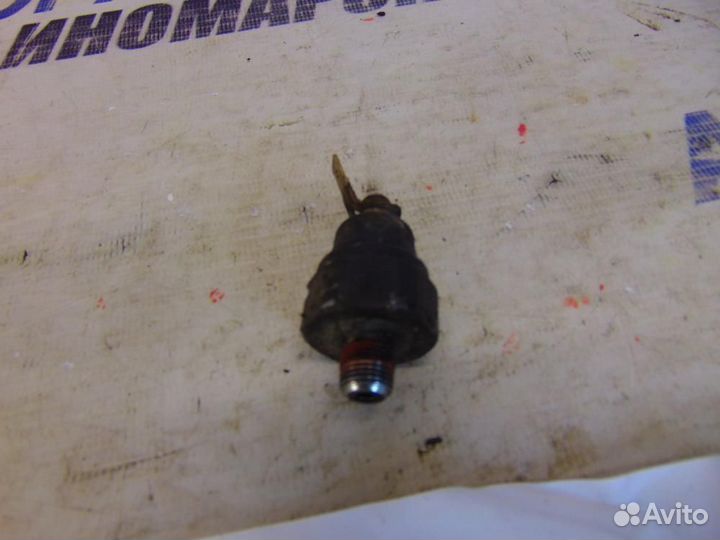 Датчик давления масла Mitsubishi Lancer Cedia CS