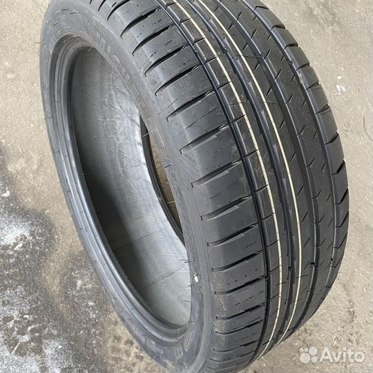 Michelin Pilot Sport 4 285/40 R20 108Y