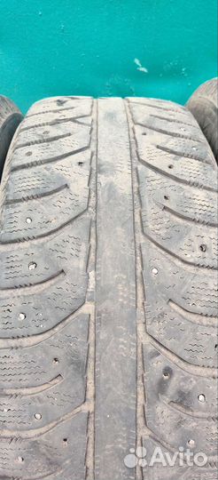 Bridgestone Ice Cruiser 7000 215/60 R16