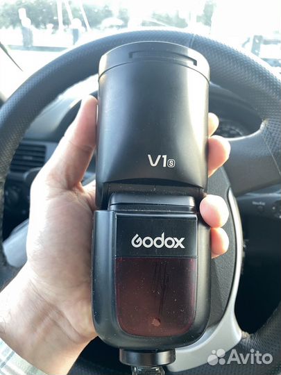 Вспышка godox v1s
