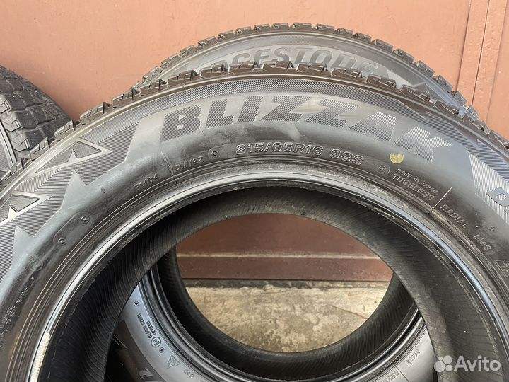 Bridgestone Blizzak DM-V2 215/65 R16 202S