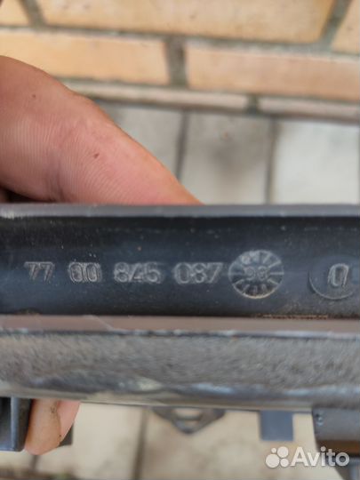 Рамка воздухозаборника Renault Scenic 1999