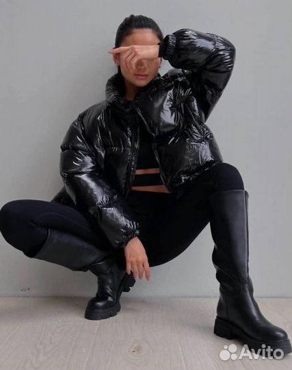 Женский глянцевый пуховик