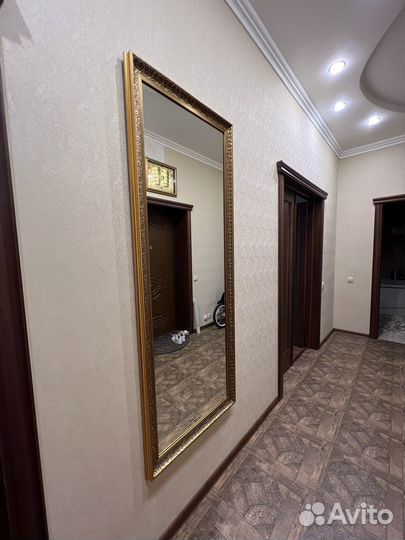 Зеркало настенное в раме