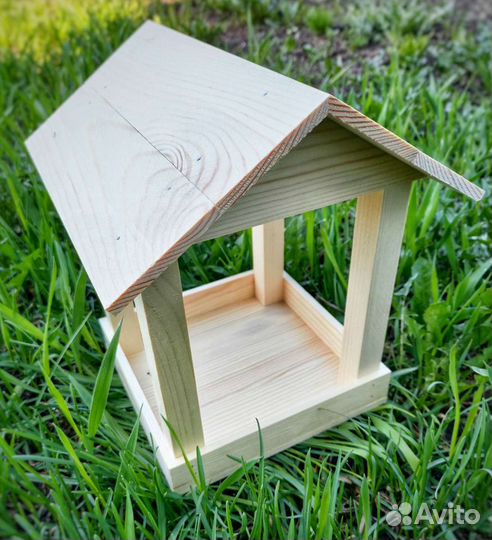 Кормушка для птиц из дерева