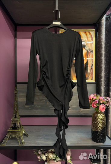 Трендовый лонгслив с рюшками