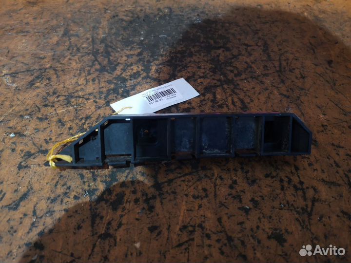 Кронштейн бампера передний левый Honda Stream RN4