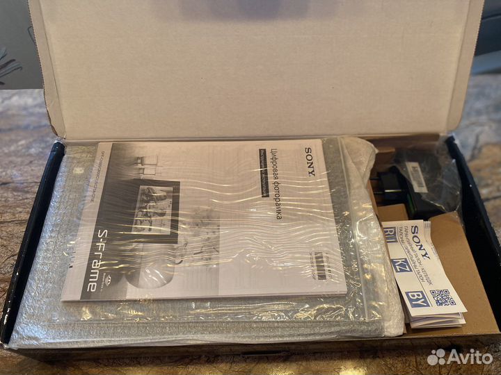 Цифровая фоторамка Sony DPF-C1000