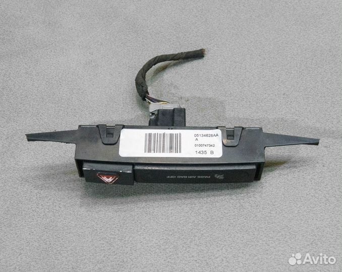 Кнопка аварийной сигнализации Dodge Caravan 4