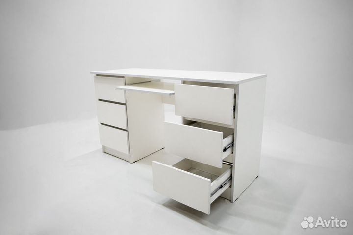 Стол письменный с ящиками