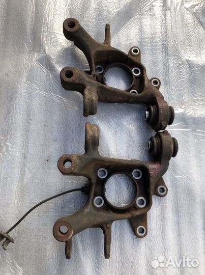 Кулак поворотный Lexus CT200h Auris 180