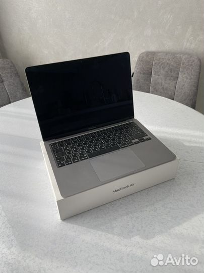 MacBook Air 13 (2020), 256 ГБ, M1 (8 ядер), RAM 8 ГБ, GPU 8-core