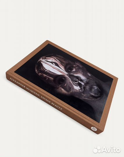 Книга Alexander McQueen: Savage Beauty