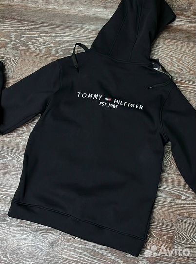 Стильный и уютный костюм от Tommy Hilfiger