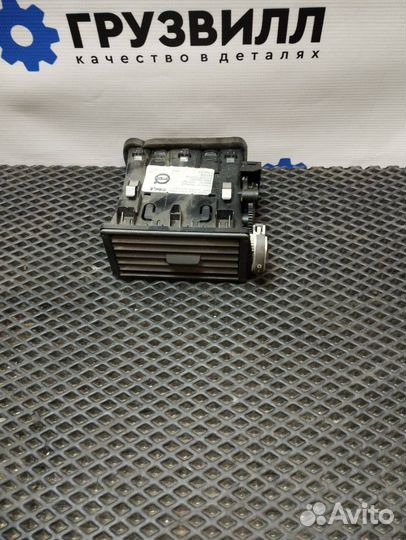 Дефлектор обдува салона правый Volvo FH4 82246422