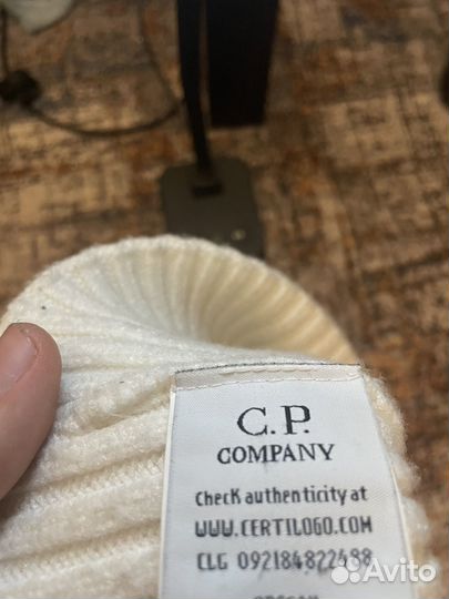 Шапка cp company с линзой