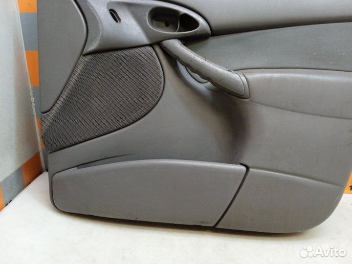 Обшивка двери передняя правая Ford Focus 1 1.6