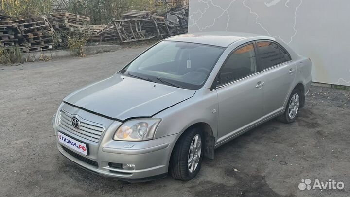 Накладка петли багажника правая Toyota Avensis (T250)