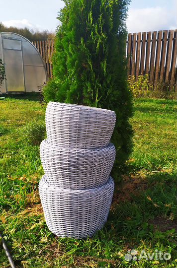 Кашпо из искусственного ротанга