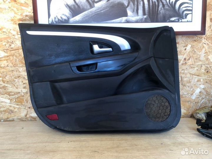 Дверные карты переднее левое Kia Ceed