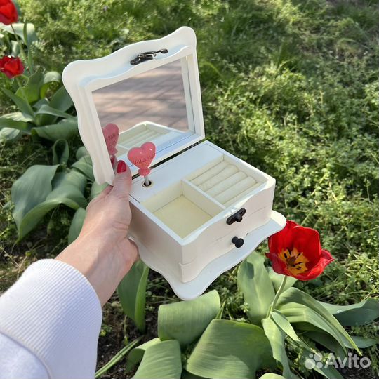 Шкатулка для украшений