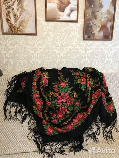 Павлопасадский платок-шаль