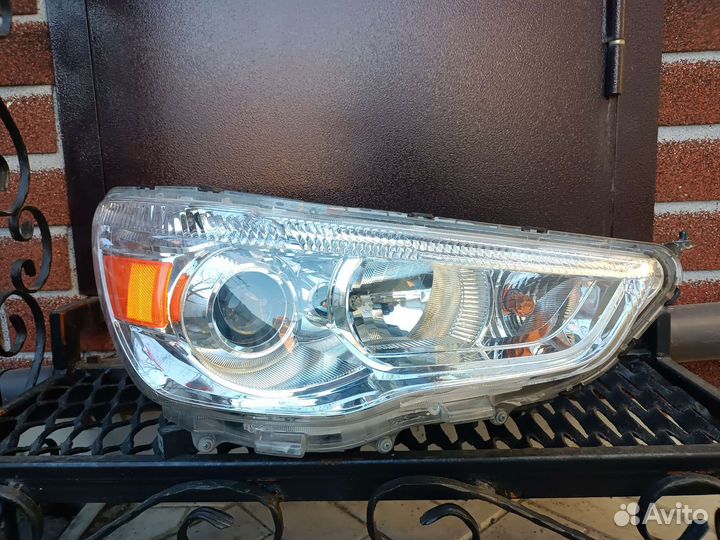 Фара правая для Митцубиси асх Mitsubishi ASX 2010