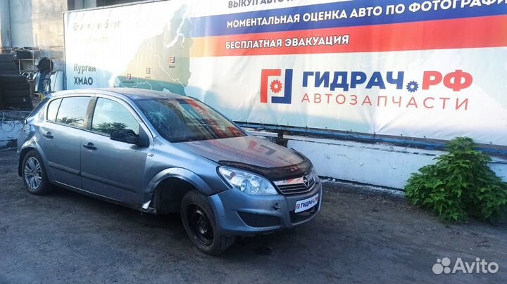 Обшивка стойки средняя правая Opel Astra H 1311392