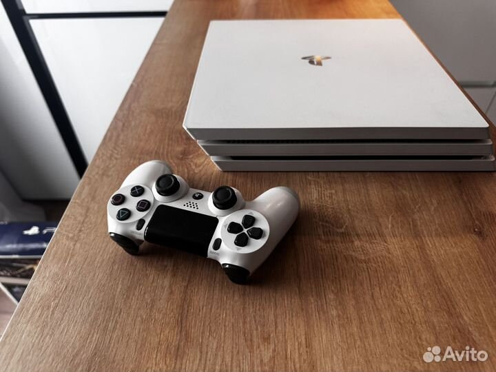 Sony playstation 4 PS4 pro 1tb белая