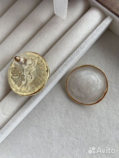 Сертои крупные красивые эмаль