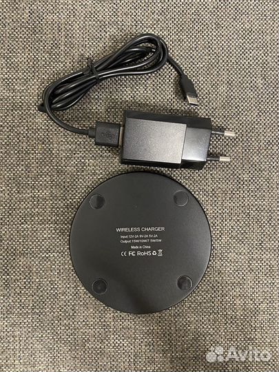 Беспроводная зарядка для iPhone и Android