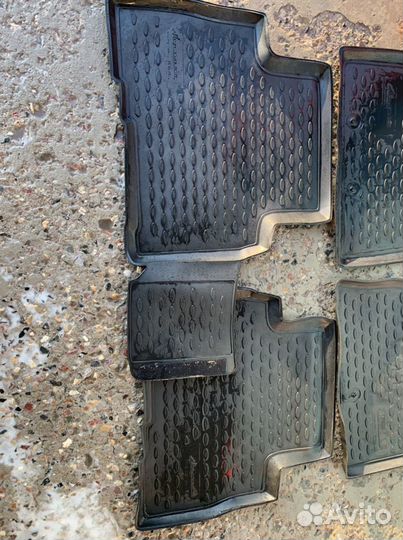 Автомобильные коврики резиновые