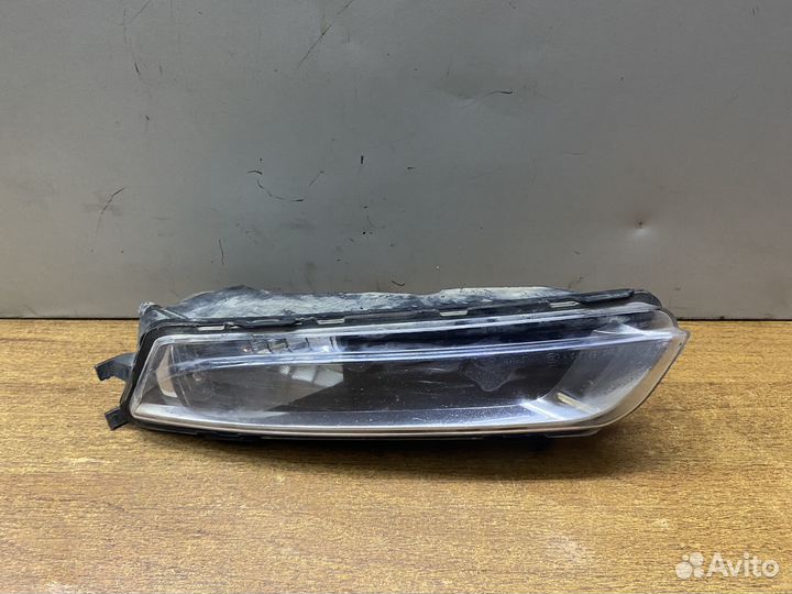 Фара противотуманная правая Volkswagen Passat CC